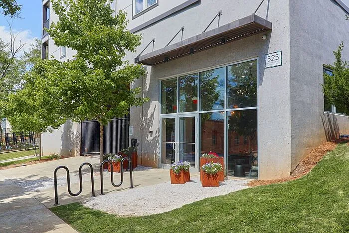 2 bed, 2.0 bath, 950 sqft, $2,100 — Photo 2