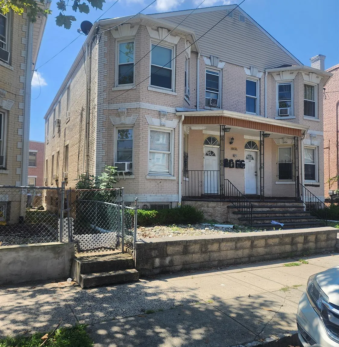 3 bed, 1.0 bath, $2,200 — Photo 1