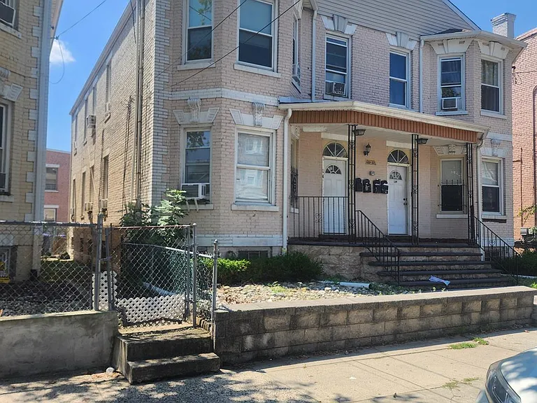 149 Lewis St #1A — Photo 1