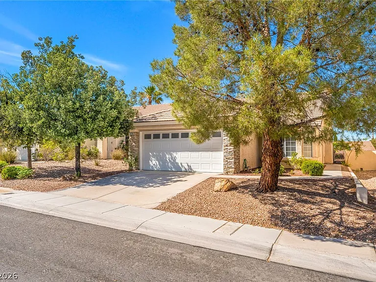 9724 Panorama Cliff Dr — Photo 3