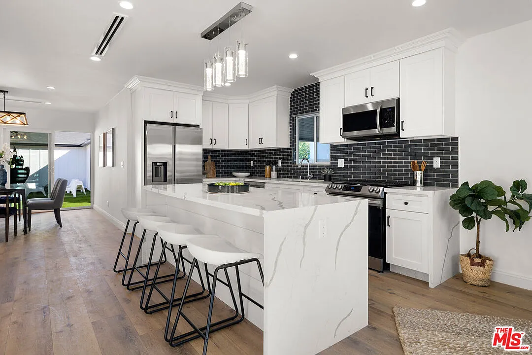 3 bed, 2.0 bath, 1500 sqft, $5,400 — Photo 4