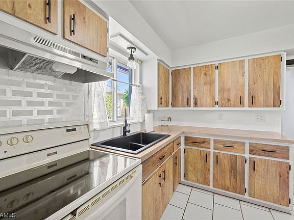 3rd image of 354 Park Lane Dr