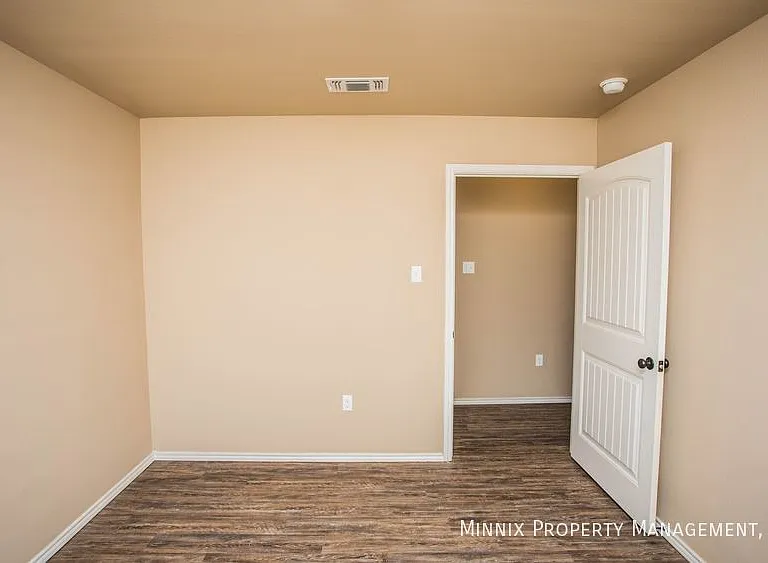 2508 N Avenue P — Photo 9