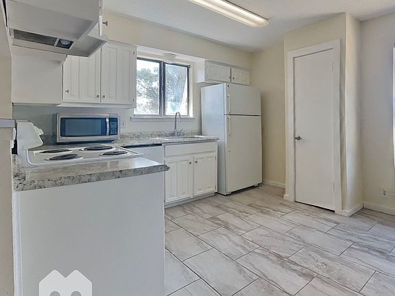 5th image of 5608 Clubhouse Dr APT C