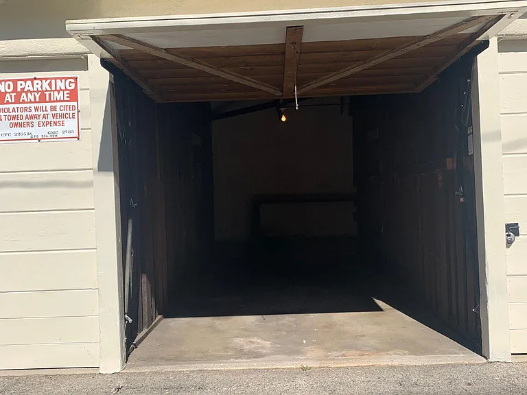 1 car garage off alley