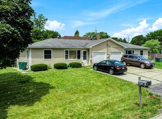 670 Estes St, Gurnee, IL 60031