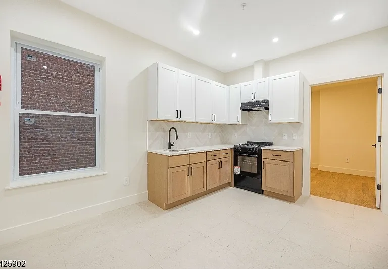 10 School St #2 — Photo 1