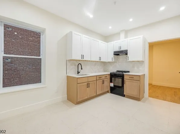 10 School St APT 2, Passaic, NJ 07055