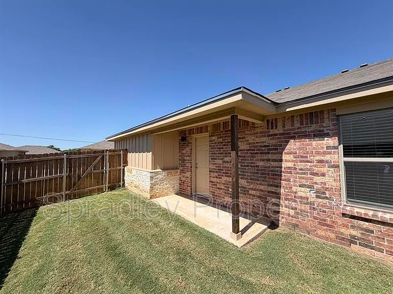 1044B Edwards Dr — Photo 15