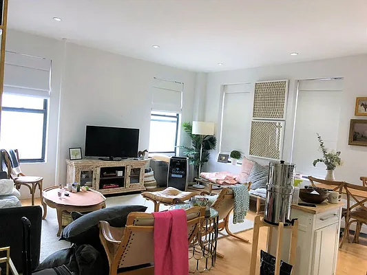 Rented by Dynamik Realty | media 17