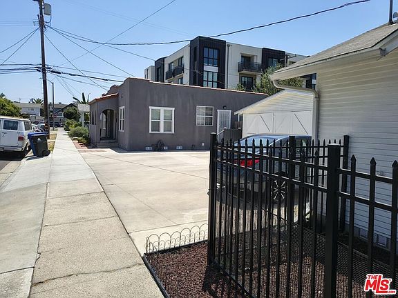 3rd image of 2402 Carmona Ave