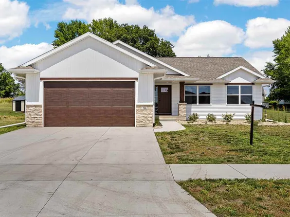 710 Pointer Cir, Center Point, IA 52213
