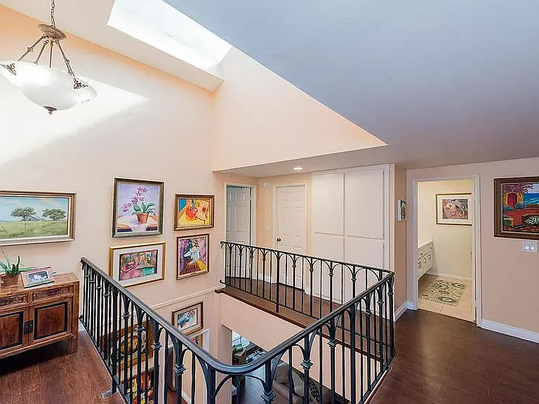 724 Valley Dr — Photo 17