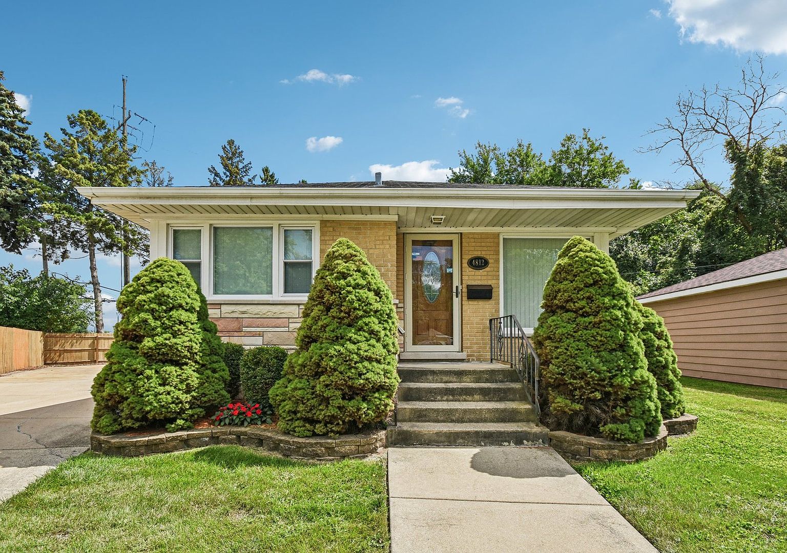 4812 Saint Paul Ct, Hillside, IL 60162 | Zillow