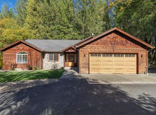 4027 Azalea Dr, Grants Pass, OR 97526