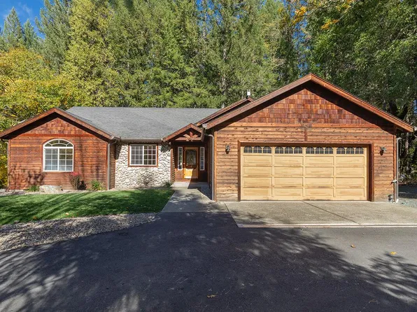 4027 Azalea Dr, Grants Pass, OR 97526