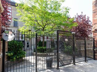 21 Earl St #314, Toronto, ON M4Y 3C8