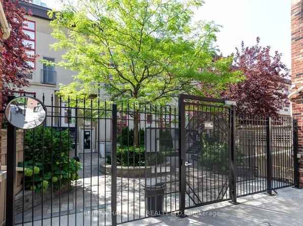 21 Earl St #314, Toronto, ON M4Y 3C8
