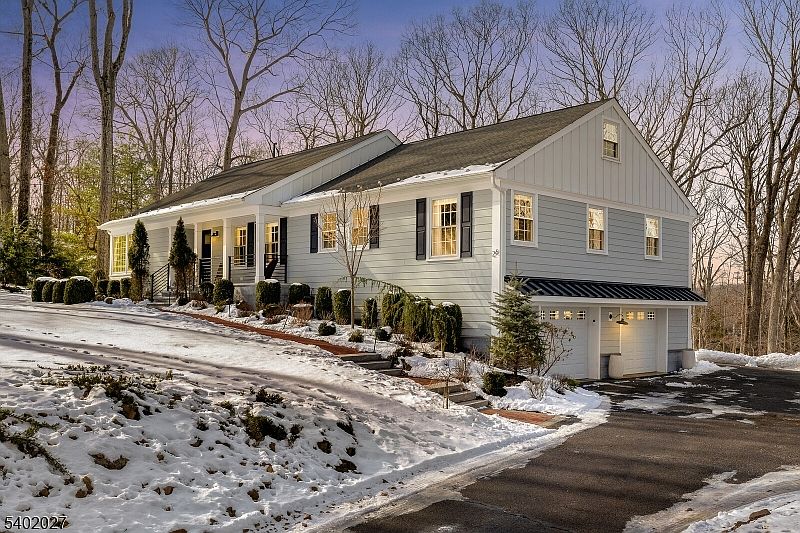 1st image of 26 Robin Glen Rd