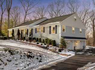26 Robin Glen Rd, Watchung Boro, NJ 07069