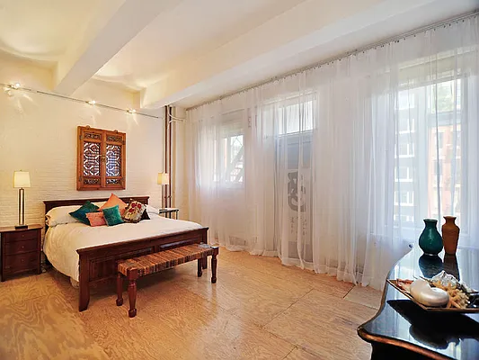Sold by Sotheby's International Realty | media 11