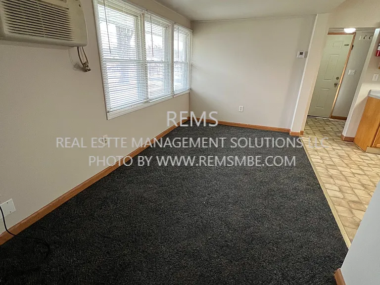151 W Adams St #1 — Photo 7