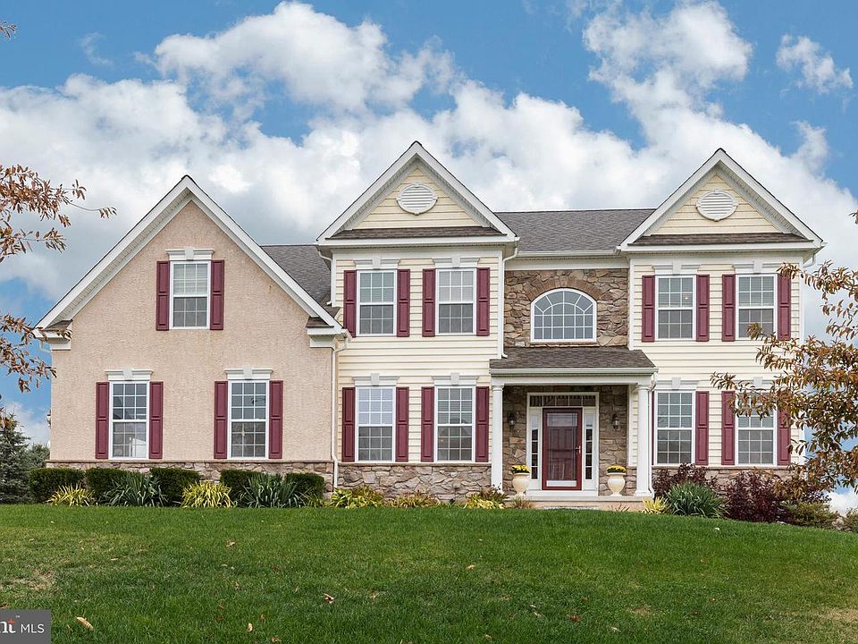 1st image of 71 Emma Ct