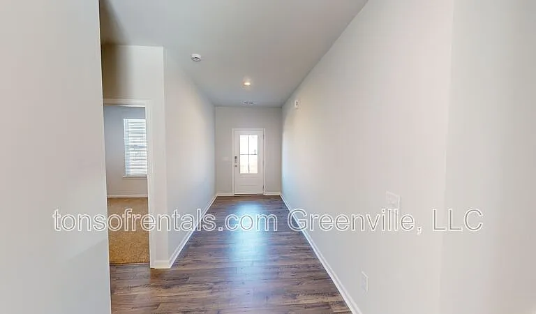 1109 Maridian St — Photo 3