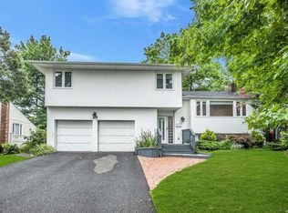 27 Piper Dr, Albertson, NY 11507