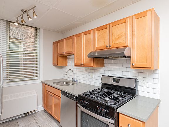 3rd image of 1314 E Hyde Park Blvd APT 2