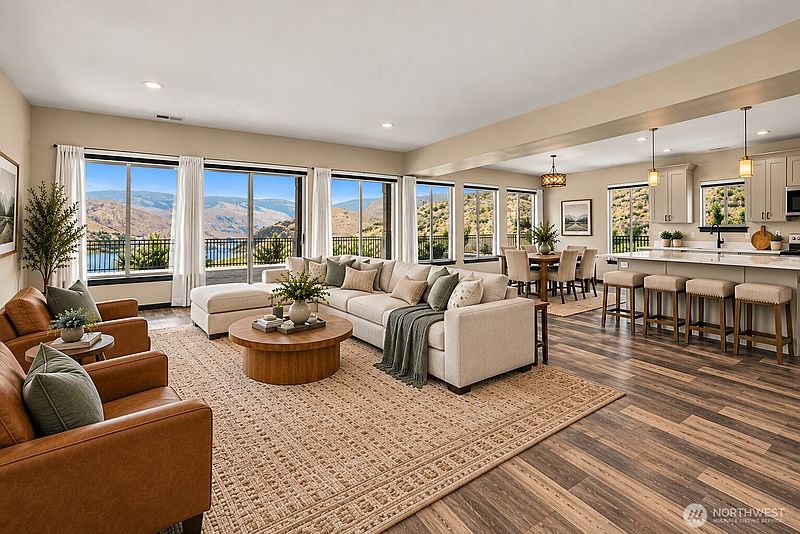 4th image of 9971 Saska Way