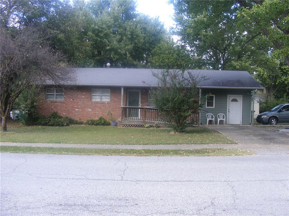 1st image of 206 El Paso St SE