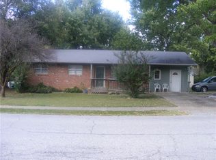 206 El Paso St SE, Gravette, AR 72736