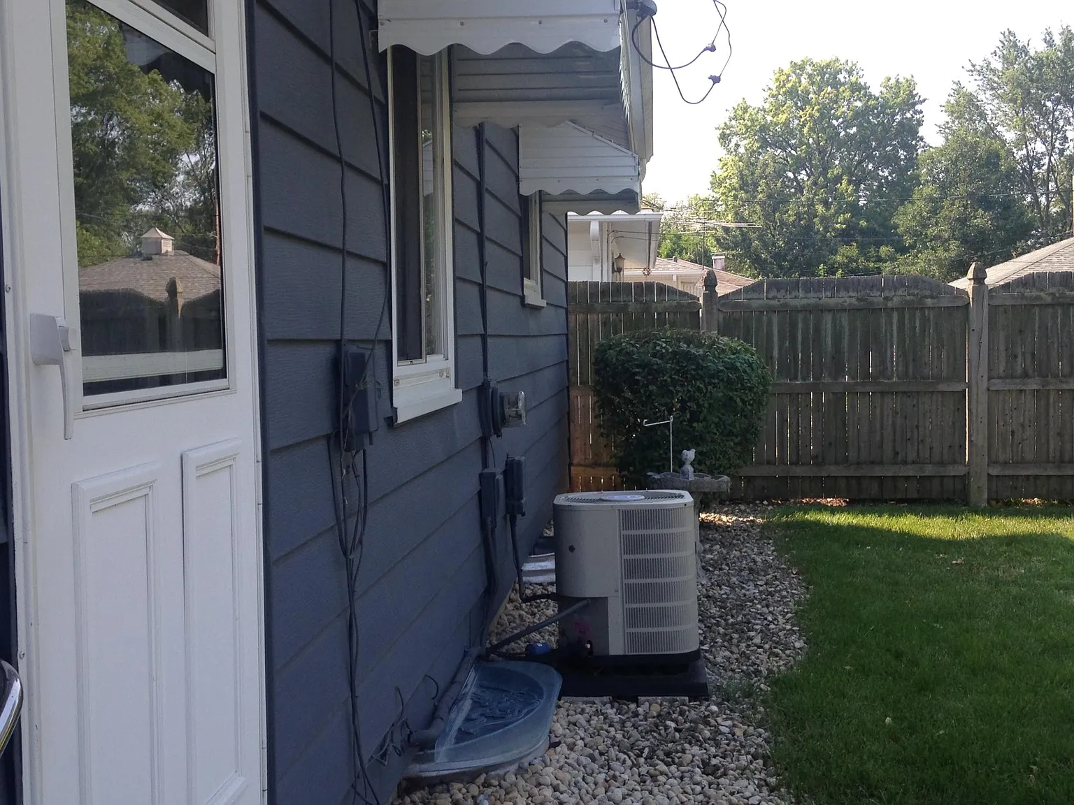 913 Brentwood Dr — Photo 2