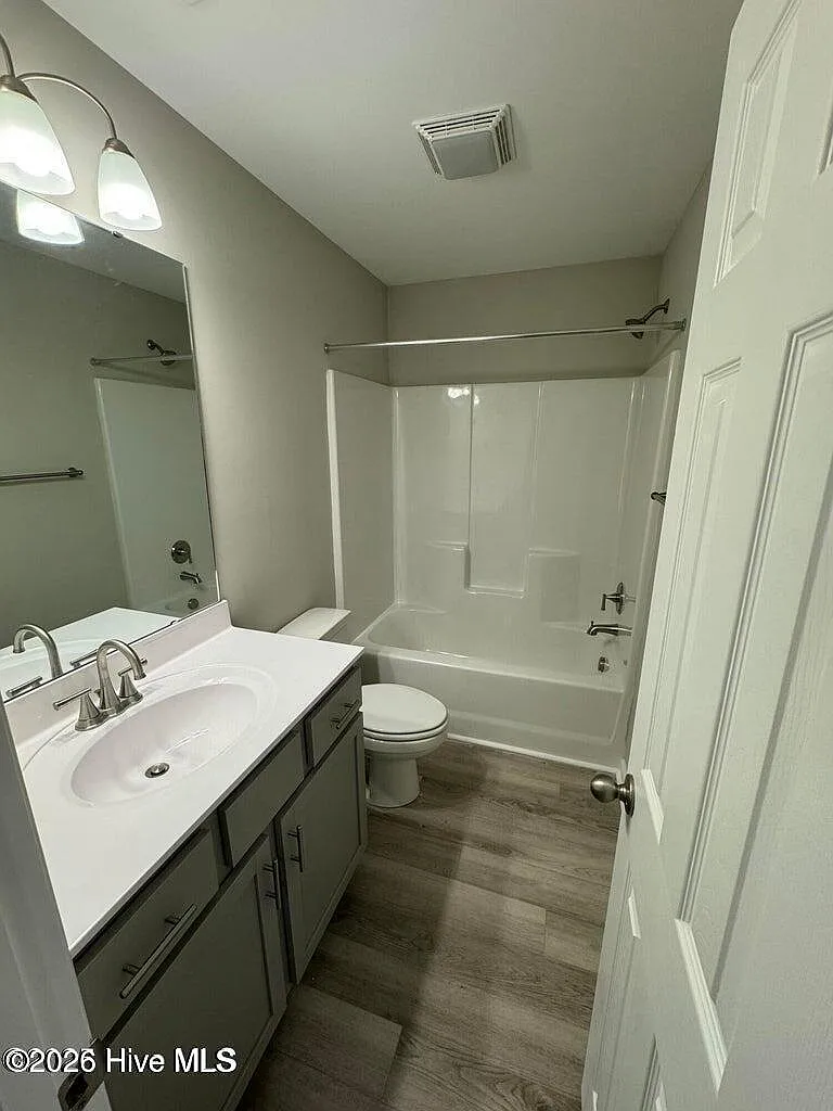 3 bed, 2.5 bath, $1,650 — Photo 3