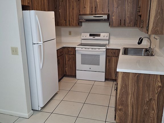 3rd image of 8676 Sunset Dr