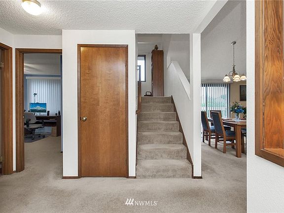 4th image of 3008 Amhurst Ct SE