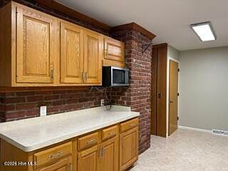 5th image of 1649 Midland Rd