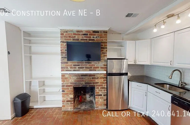1002 Constitution Ave NE #B — Photo 11