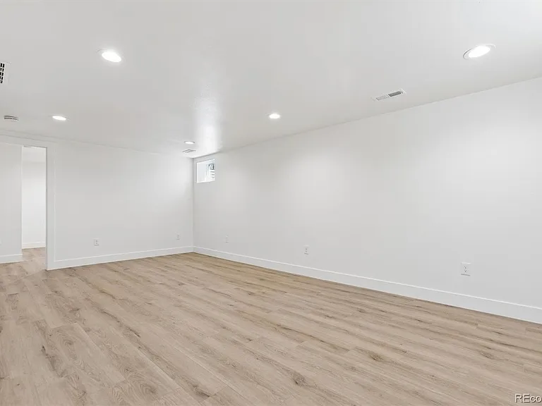 363 S Ivy St — Photo 12