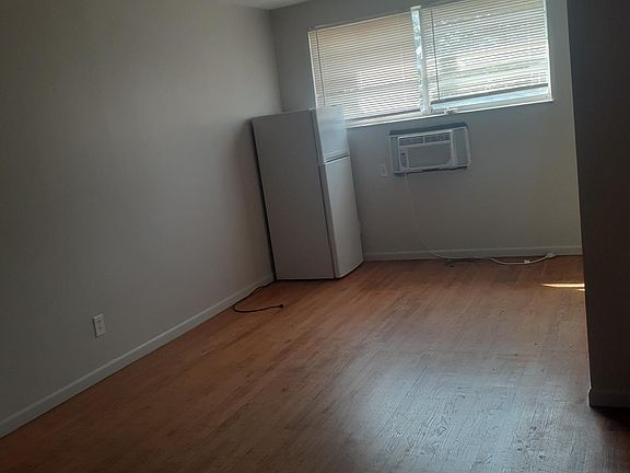3rd image of 3685 Cleveland Ave APT C1