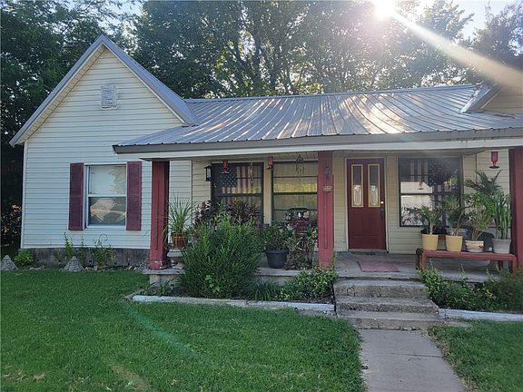 2nd image of 1186 N Williams Ave