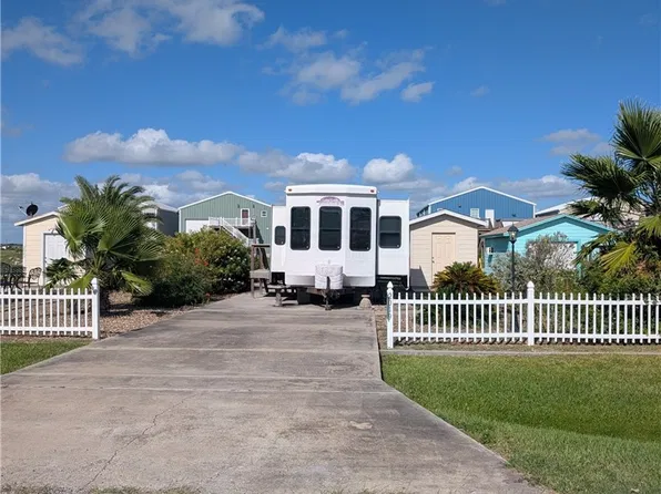 2019 S Doughty St, Rockport, TX 78382