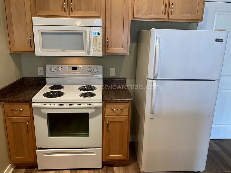 200 E Maple St — Photo 89