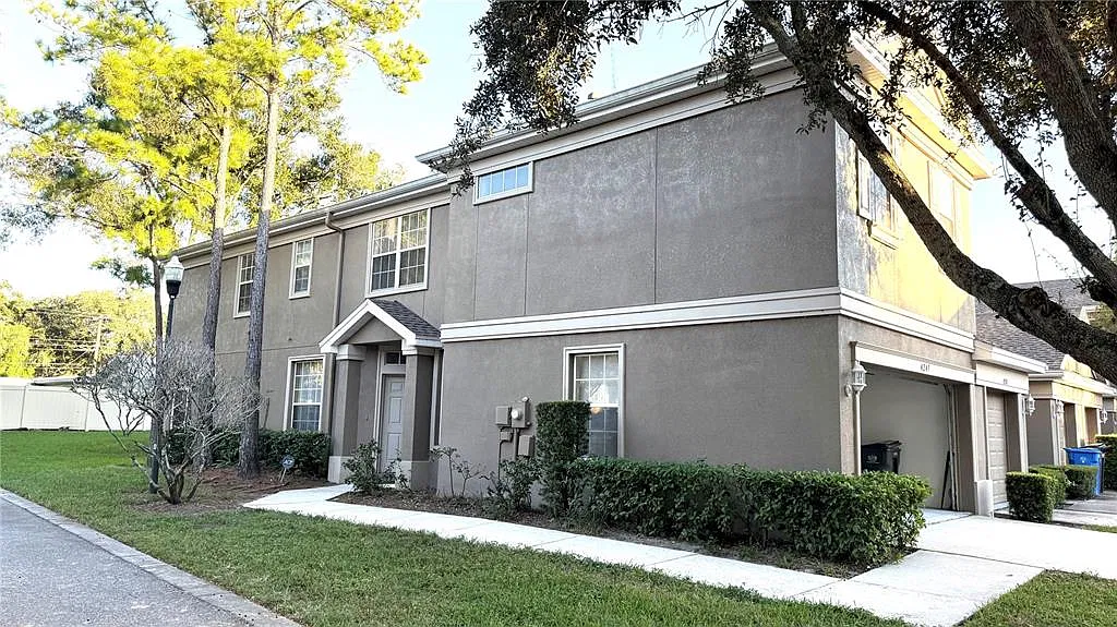 3 bed, 2.5 bath, 1692 sqft, $2,050 — Photo 2