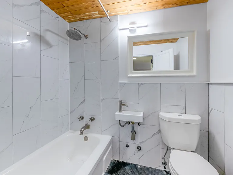 433 Jarvis St — Photo 17