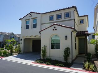 945 Vivid Ln, Costa Mesa, CA 92626