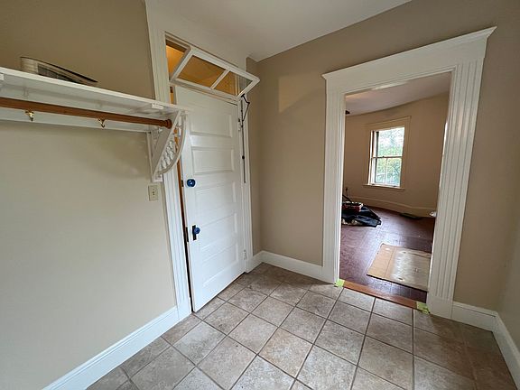 4th image of 588 Cambridge St #2