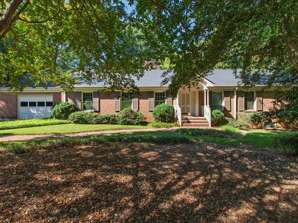 3705 Stonehaven Dr, Raleigh, NC 27609