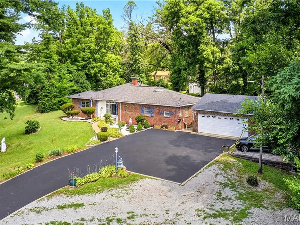 351 N 66th St, Belleville, IL 62223